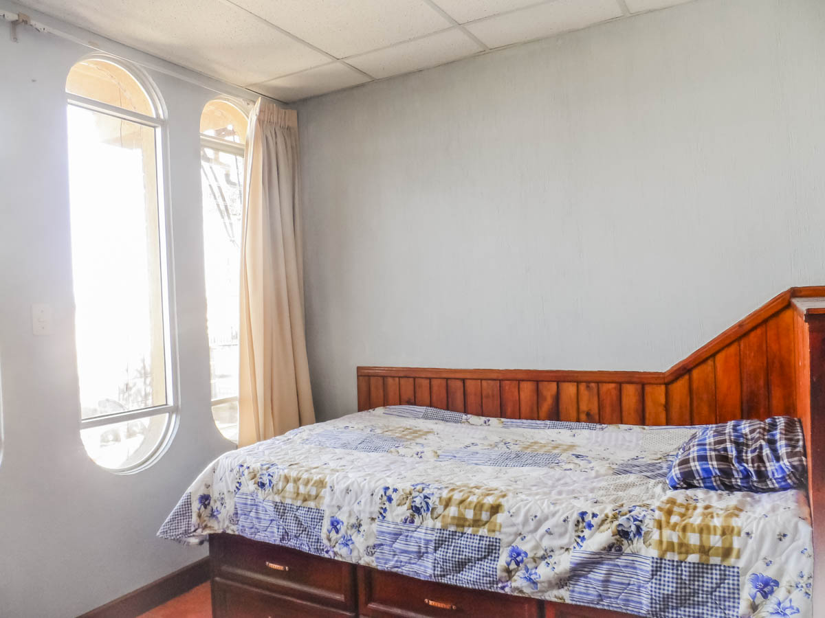 bedroom-window-rent-house-quetzaltenango