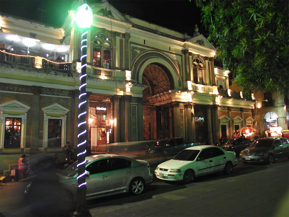 Pasaje_enriquez_central_park_quetzaltenango_guatemala