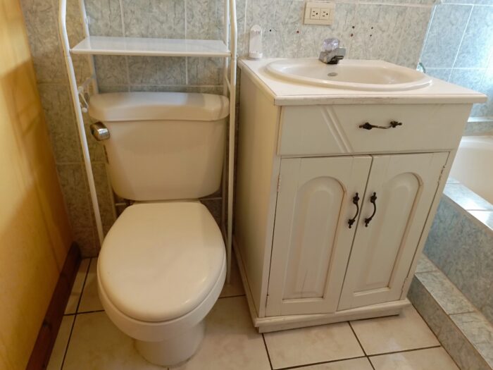 Bathroom apartment 1
